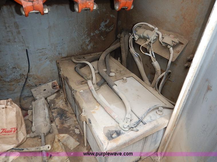 image for item I5207 1991 International 9400 Eagle fuel truck