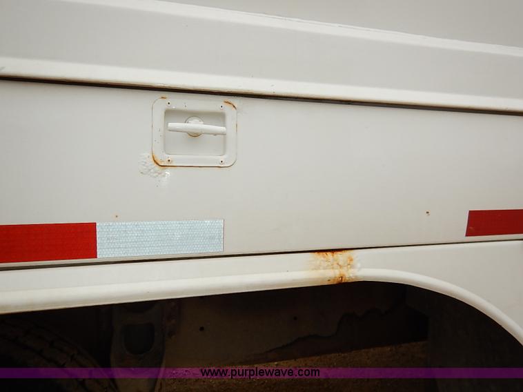 image for item I5207 1991 International 9400 Eagle fuel truck