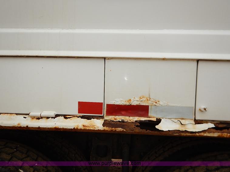 image for item I5207 1991 International 9400 Eagle fuel truck