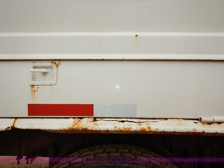 image for item I5207 1991 International 9400 Eagle fuel truck