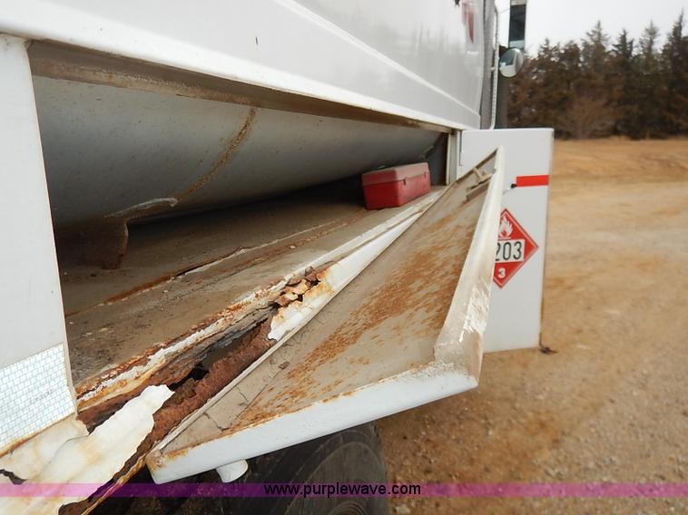 image for item I5207 1991 International 9400 Eagle fuel truck