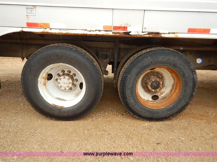 image for item I5207 1991 International 9400 Eagle fuel truck