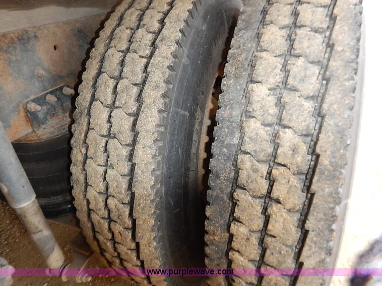 image for item I5207 1991 International 9400 Eagle fuel truck