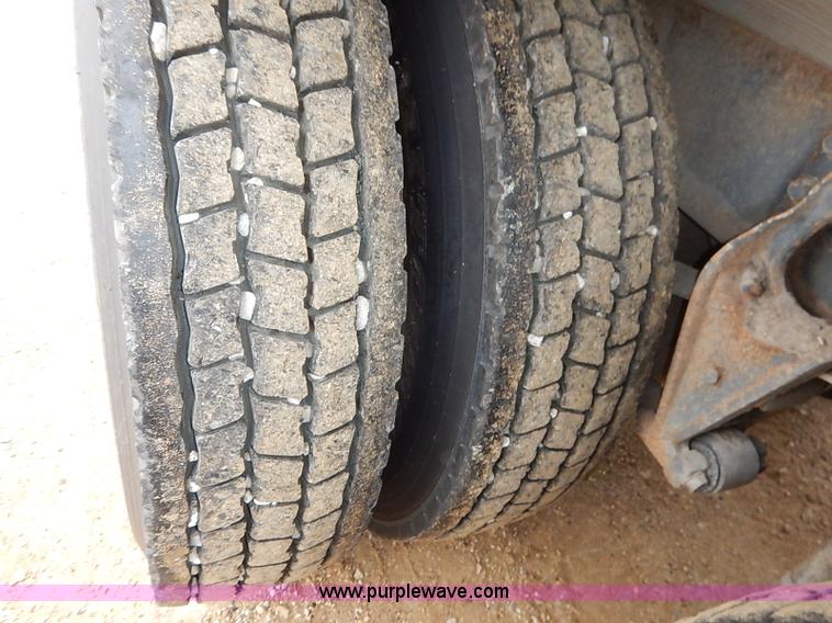 image for item I5207 1991 International 9400 Eagle fuel truck