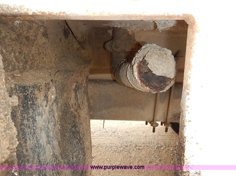 image for item I5207 1991 International 9400 Eagle fuel truck