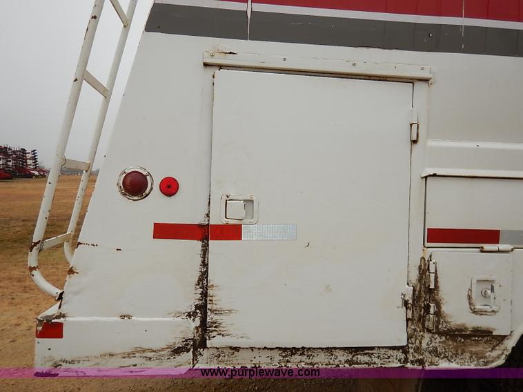 image for item I5207 1991 International 9400 Eagle fuel truck