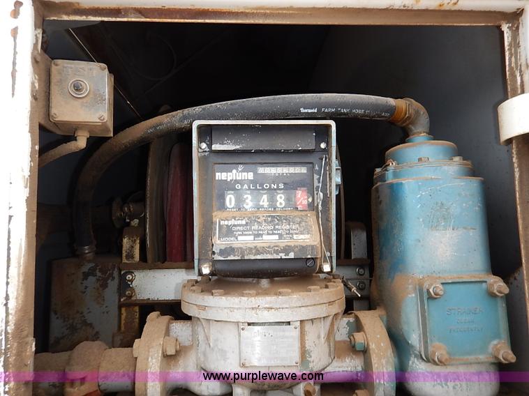 image for item I5207 1991 International 9400 Eagle fuel truck