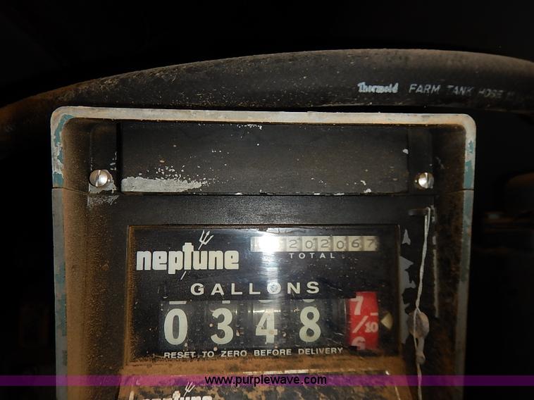 image for item I5207 1991 International 9400 Eagle fuel truck