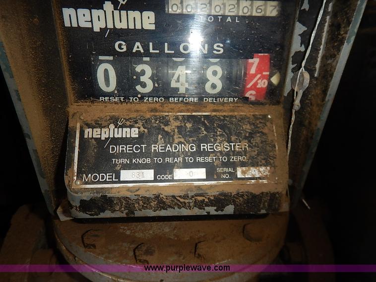 image for item I5207 1991 International 9400 Eagle fuel truck