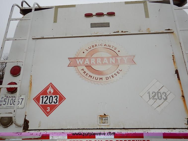 image for item I5207 1991 International 9400 Eagle fuel truck