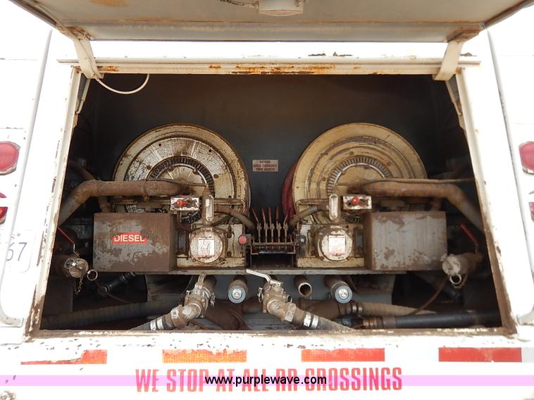 image for item I5207 1991 International 9400 Eagle fuel truck