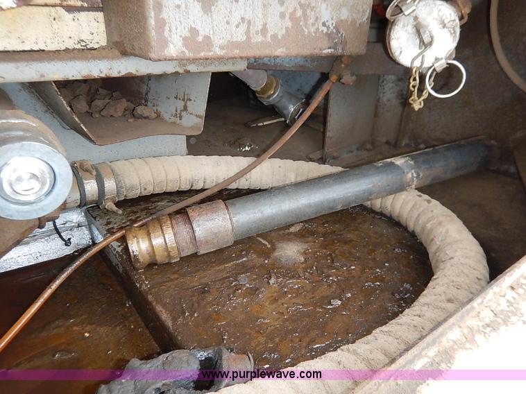 image for item I5207 1991 International 9400 Eagle fuel truck