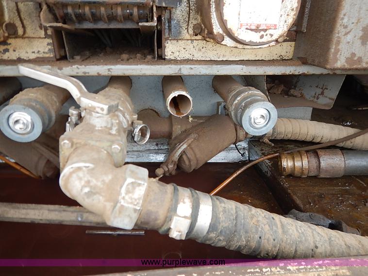 image for item I5207 1991 International 9400 Eagle fuel truck