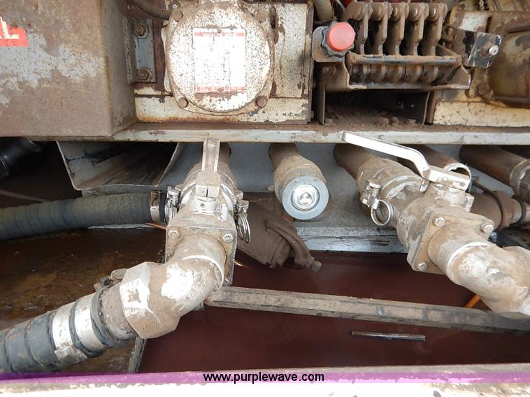 image for item I5207 1991 International 9400 Eagle fuel truck