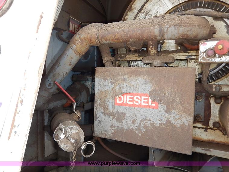 image for item I5207 1991 International 9400 Eagle fuel truck