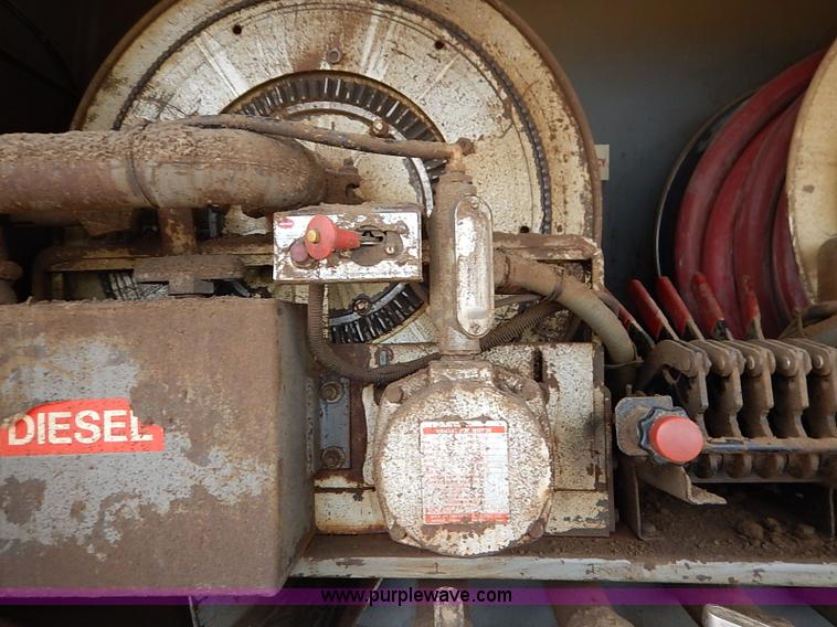 image for item I5207 1991 International 9400 Eagle fuel truck