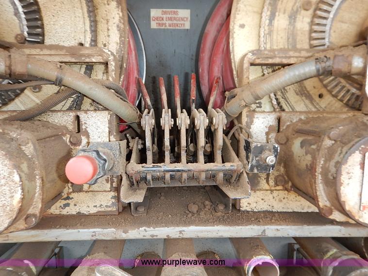 image for item I5207 1991 International 9400 Eagle fuel truck