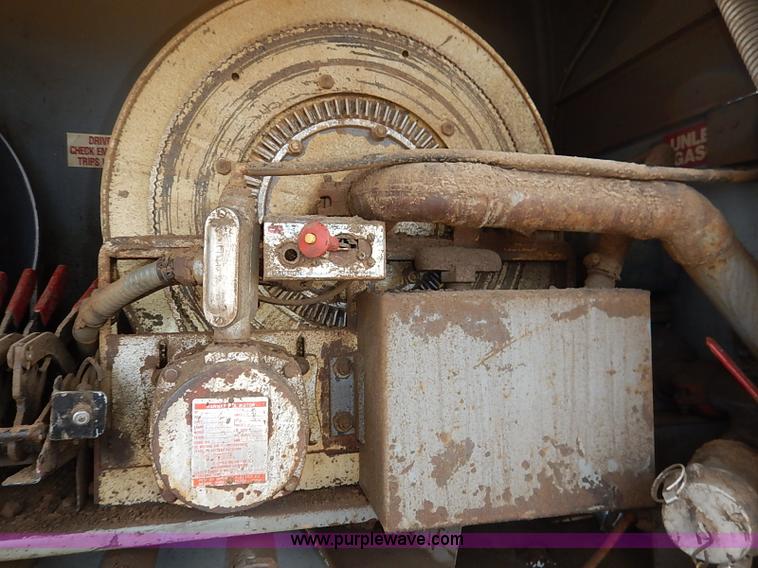 image for item I5207 1991 International 9400 Eagle fuel truck