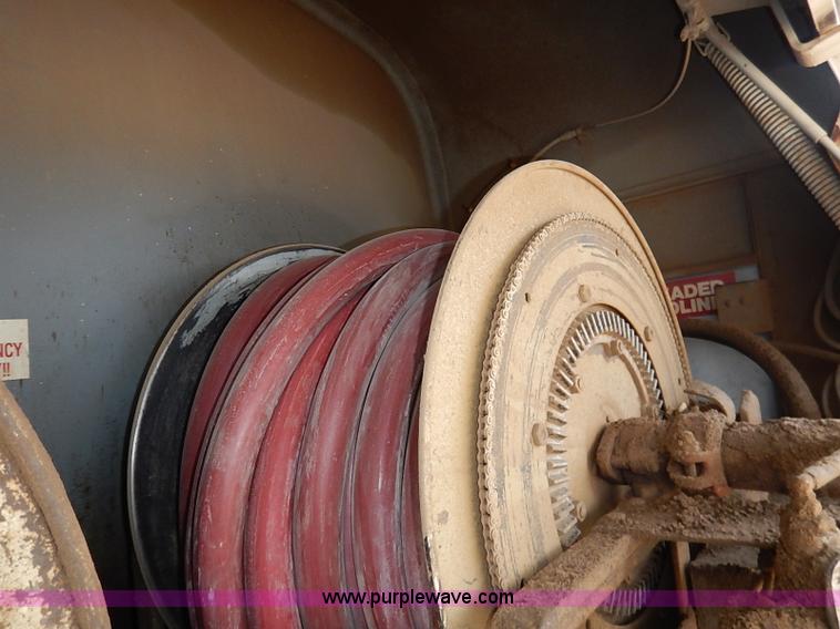 image for item I5207 1991 International 9400 Eagle fuel truck