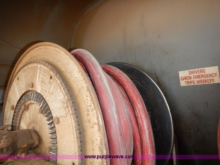 image for item I5207 1991 International 9400 Eagle fuel truck