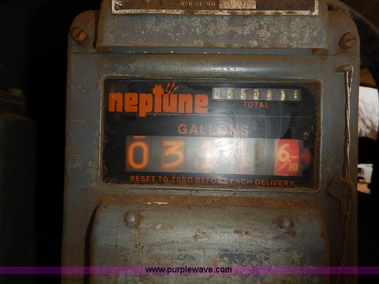 image for item I5207 1991 International 9400 Eagle fuel truck