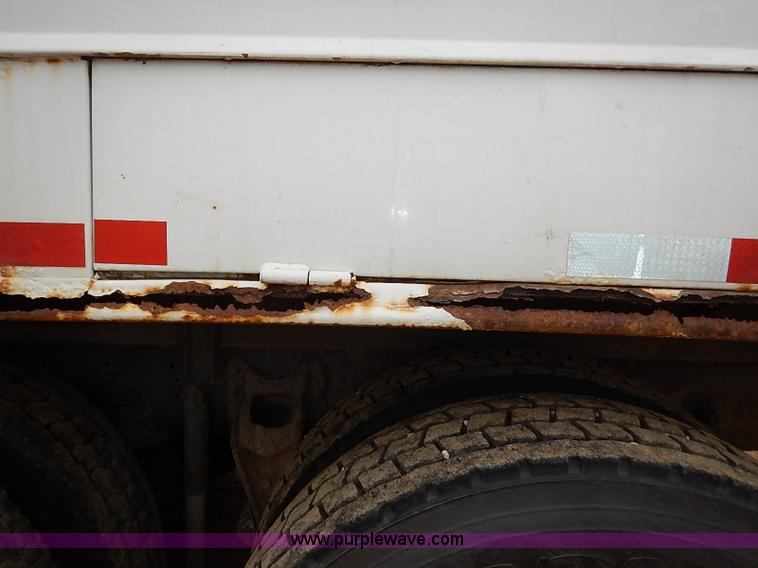 image for item I5207 1991 International 9400 Eagle fuel truck