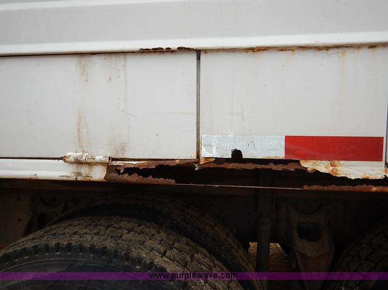 image for item I5207 1991 International 9400 Eagle fuel truck