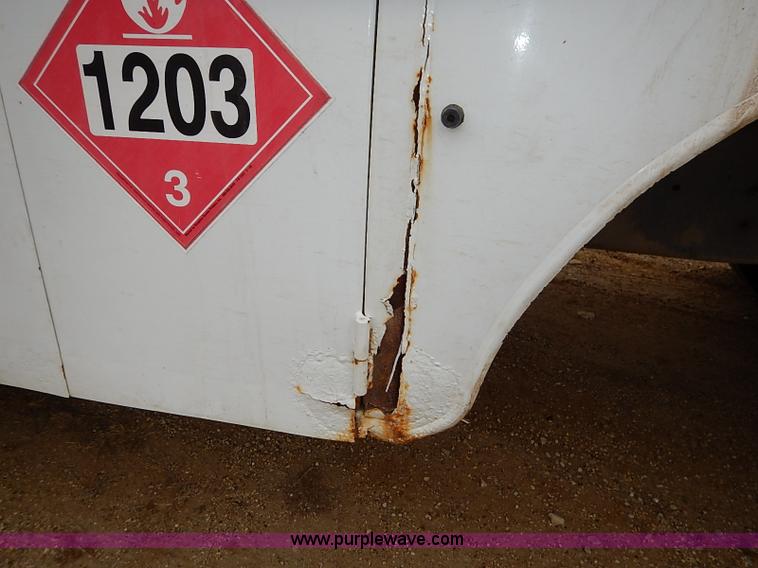 image for item I5207 1991 International 9400 Eagle fuel truck