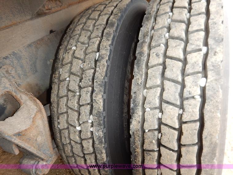 image for item I5207 1991 International 9400 Eagle fuel truck