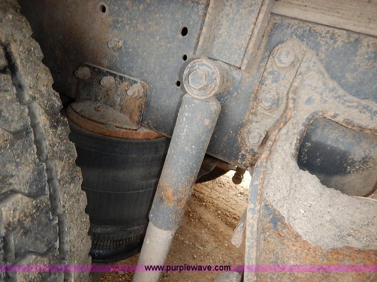 image for item I5207 1991 International 9400 Eagle fuel truck