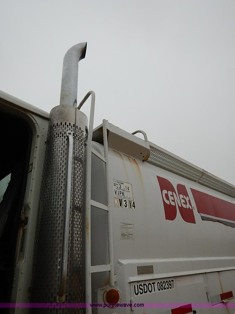 image for item I5207 1991 International 9400 Eagle fuel truck