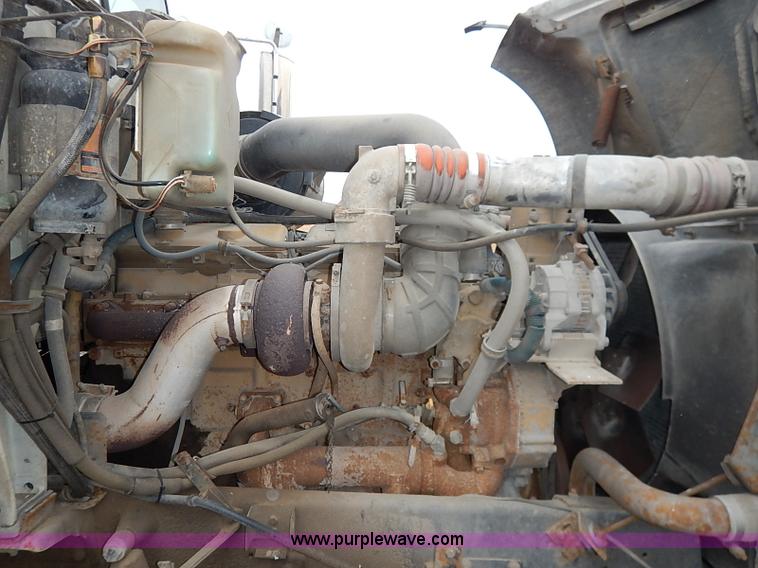 image for item I5207 1991 International 9400 Eagle fuel truck