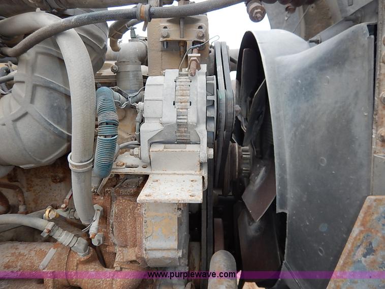 image for item I5207 1991 International 9400 Eagle fuel truck