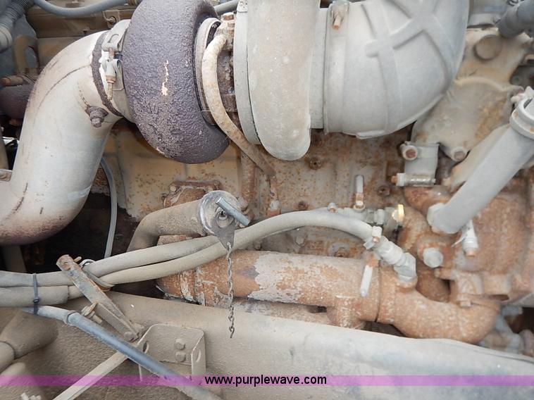 image for item I5207 1991 International 9400 Eagle fuel truck