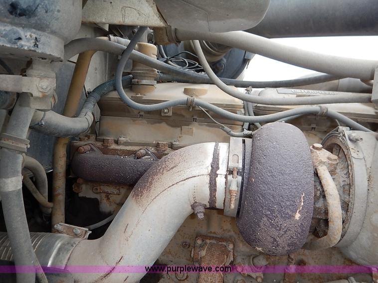 image for item I5207 1991 International 9400 Eagle fuel truck