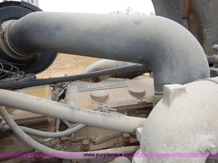 image for item I5207 1991 International 9400 Eagle fuel truck