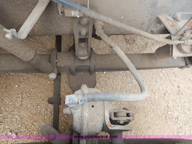 image for item I5207 1991 International 9400 Eagle fuel truck