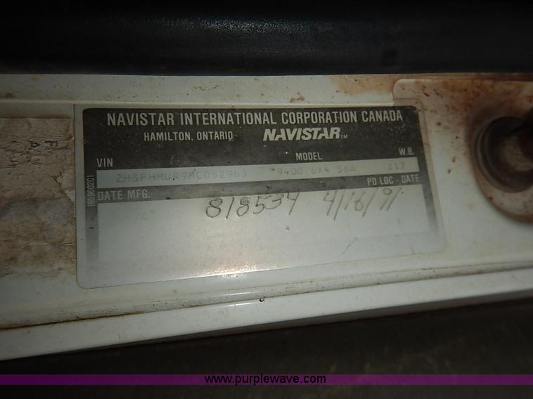 image for item I5207 1991 International 9400 Eagle fuel truck