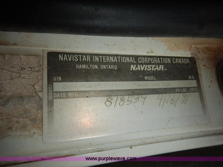 image for item I5207 1991 International 9400 Eagle fuel truck