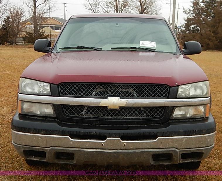 image for item I5208 2004 Chevrolet Silverado 1500 Z71 Ext. Cab pickup truck