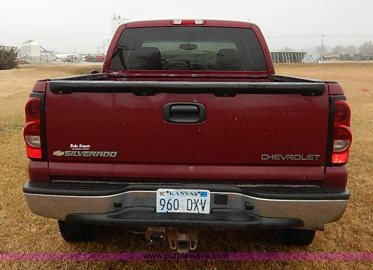 image for item I5208 2004 Chevrolet Silverado 1500 Z71 Ext. Cab pickup truck