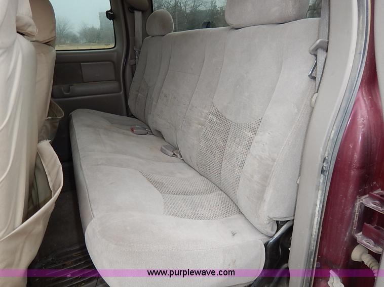 image for item I5208 2004 Chevrolet Silverado 1500 Z71 Ext. Cab pickup truck