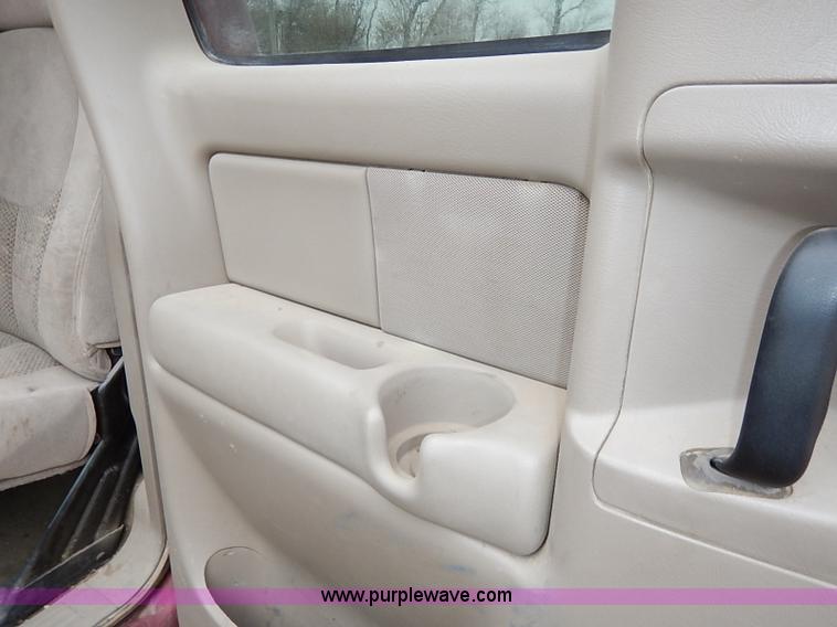 image for item I5208 2004 Chevrolet Silverado 1500 Z71 Ext. Cab pickup truck