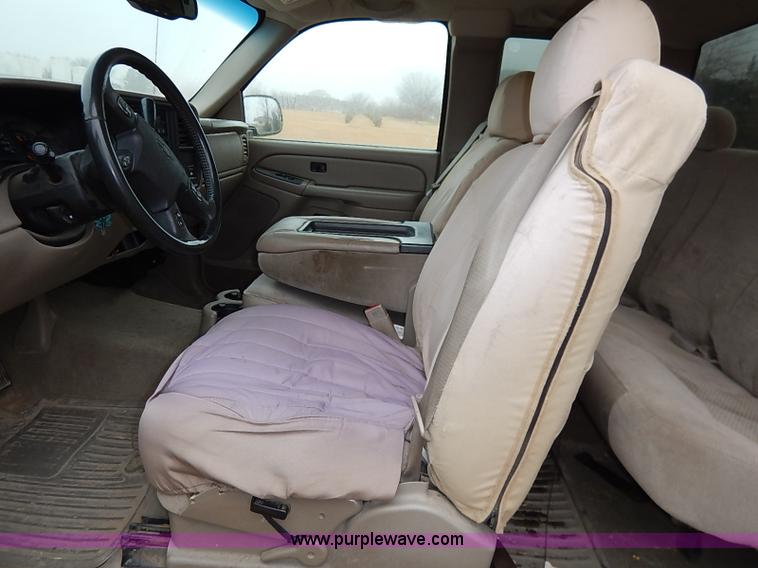 image for item I5208 2004 Chevrolet Silverado 1500 Z71 Ext. Cab pickup truck