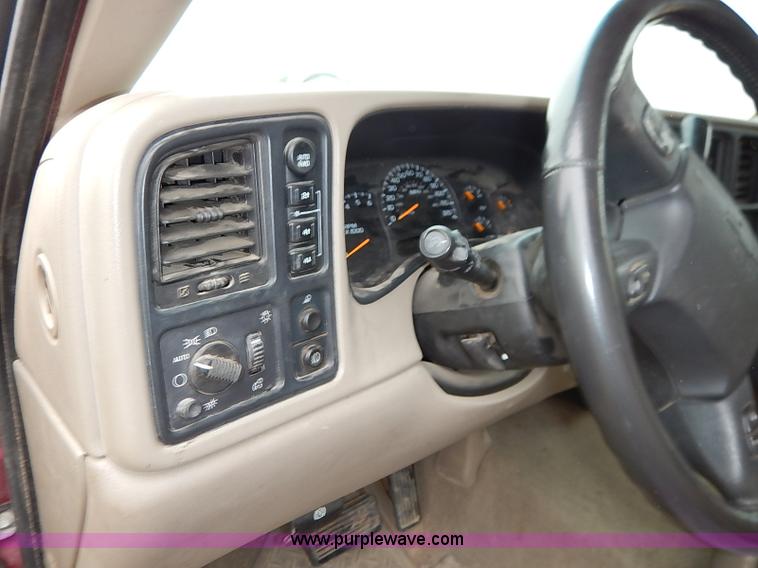 image for item I5208 2004 Chevrolet Silverado 1500 Z71 Ext. Cab pickup truck
