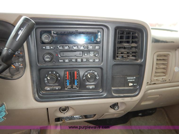image for item I5208 2004 Chevrolet Silverado 1500 Z71 Ext. Cab pickup truck