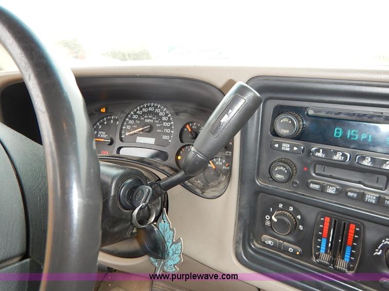 image for item I5208 2004 Chevrolet Silverado 1500 Z71 Ext. Cab pickup truck