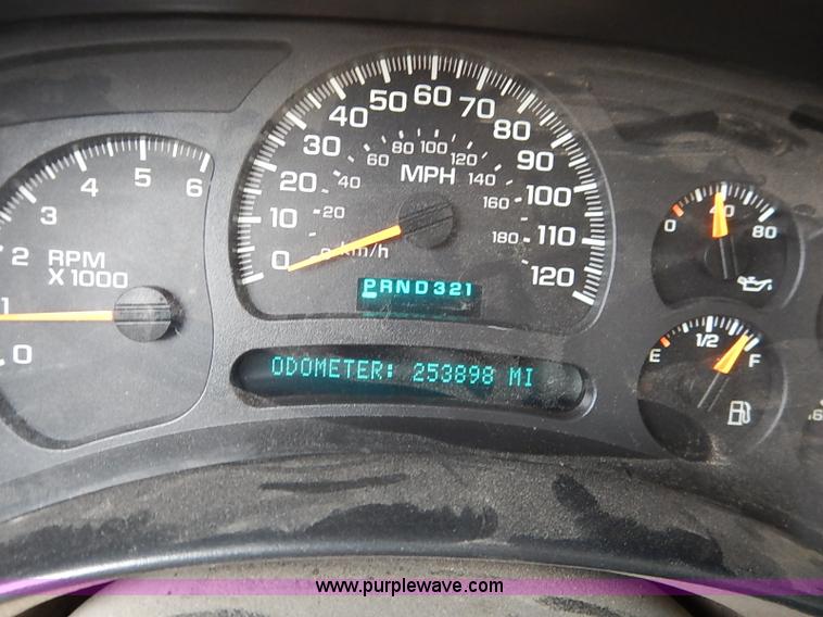 image for item I5208 2004 Chevrolet Silverado 1500 Z71 Ext. Cab pickup truck