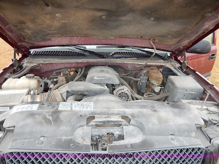 image for item I5208 2004 Chevrolet Silverado 1500 Z71 Ext. Cab pickup truck