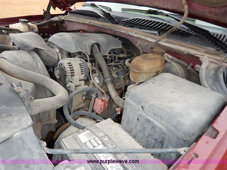 image for item I5208 2004 Chevrolet Silverado 1500 Z71 Ext. Cab pickup truck